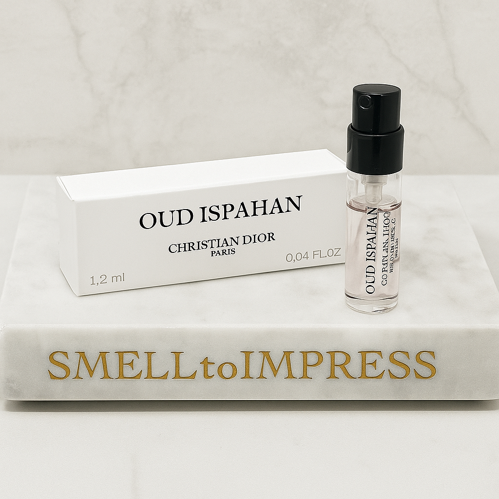 kép a CHRISTIAN DIOR OUD ISPAHAN (Uniszex) EDP 1,2ML hivatalos parfümmintákról a smelltoimpress márvány állványon