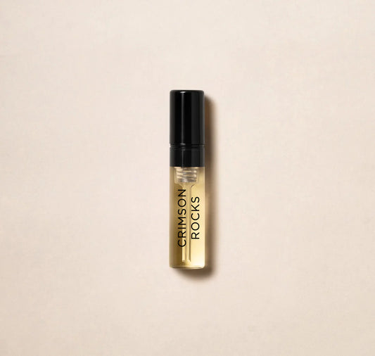 Engedje át magát az Amouage Crimson Rock luxus illatának ezzel a 2 ml-es, 0,06 oz hivatalos parfümmintával. Az elismert Amouage parfümháztól származó minta tökéletes lehetőséget kínál arra, hogy megtapasztalja ennek az exkluzív illatnak a lenyűgöző a