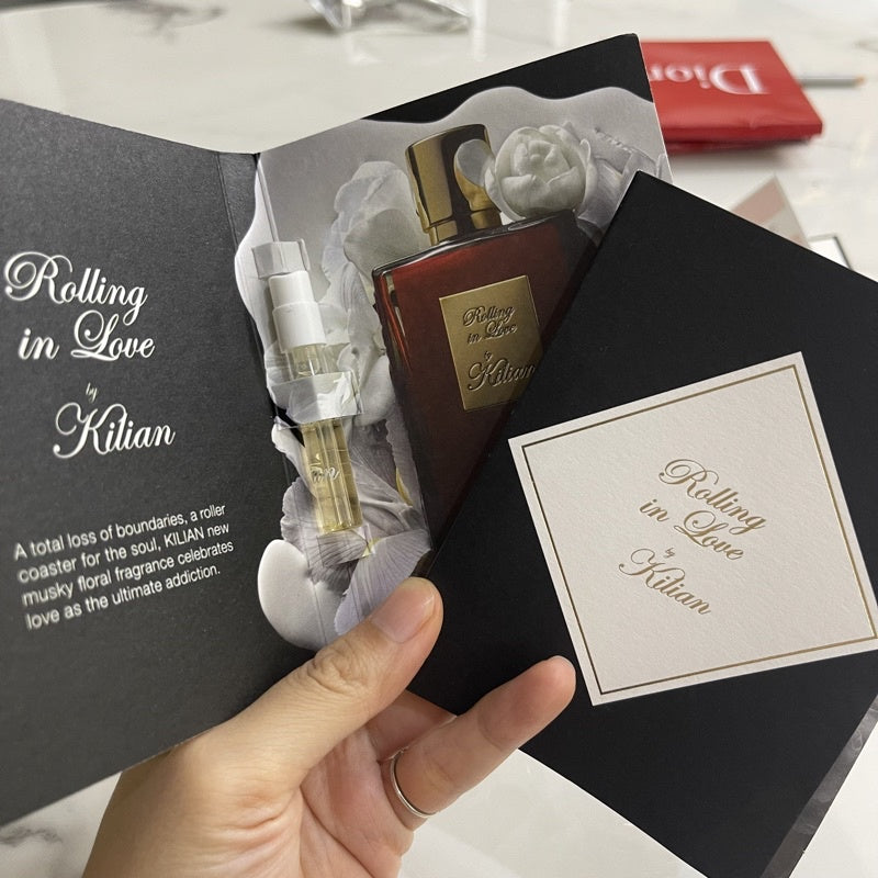 Kilian Rolling in Love 1,5 ml hivatalos parfüm minta illat teszter