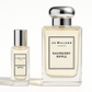 Jo Malone Raspberry Ripple 12 ml-es mintás üveg a 100 ml-es Jo Malone Raspberry Ripple üveg mellett áll.